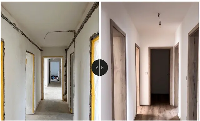 Ein Mann verlegt Bodenfliesen beim Badumbau