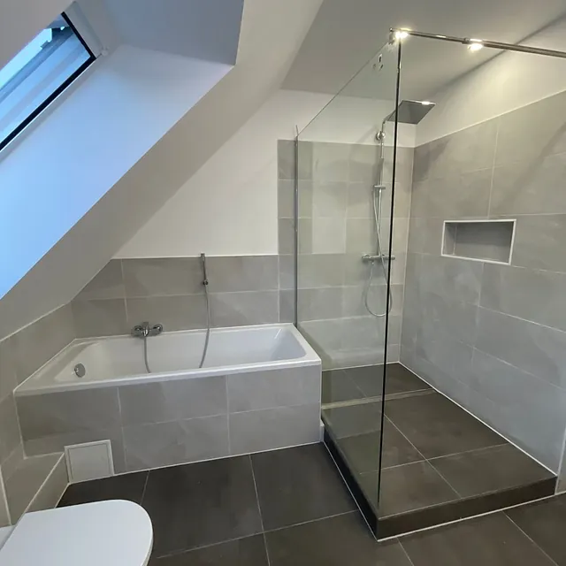 Modernes Badezimmer